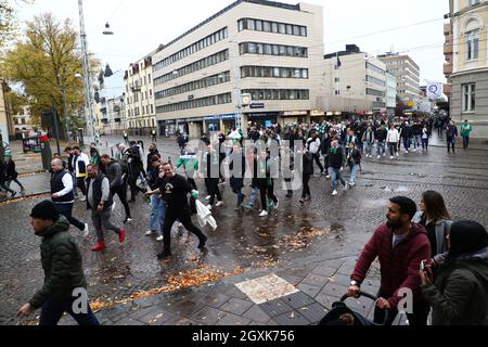 Hammarby fans on Drottninggatan Sunday's match in Allsvenskan between IFK Norrköping-Hammarby IF at Platinumcars Arena, Norrköping, Sweden 3 October 2021. Stock Photo