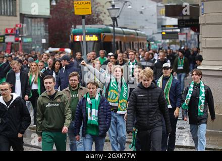 Hammarby fans on Drottninggatan Sunday's match in Allsvenskan between IFK Norrköping-Hammarby IF at Platinumcars Arena, Norrköping, Sweden 3 October 2021. Stock Photo