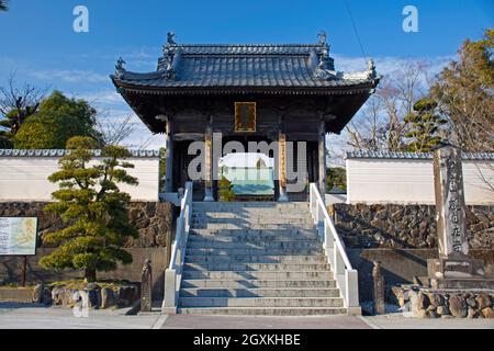 Main Gate or Sanmon of the Kanjizai-ji Shingon Buddhist temple, Ainan, Ehime Prefecture, Japan Stock Photo