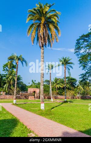 Courtyard of Sixty Dome Mosque Sha Gombuj Moshjid or Shait Gumbad mosque in Bagerhat, Bangladesh Stock Photo