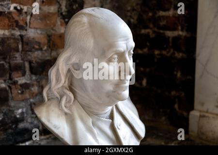 Bust of Benjamin Franklin inside Franklin’s Parlour at Benjamin Franklin House by artist Jean-Antoine Houdon, London, UK Stock Photo