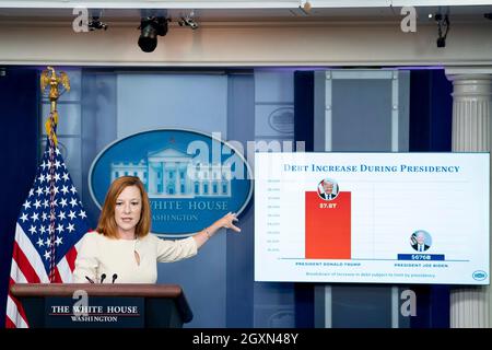 Washington, United States Of America. 04th Oct, 2021. Washington, United States of America. 04 October, 2021. White House Press Secretary Jen Psaki discusses the impasse over the debt ceiling during the daily press briefing in the Brady Press Briefing Room of the White House October 4, 2021 in Washington, DC Republican members of Congress have refused to raise the debt ceiling, traditionally a bipartisan event. Credit: Erin Scott/White House Photo/Alamy Live News Stock Photo