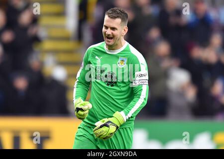 Burnley goalkeeper Thomas Heaton celebrates Stock Photo