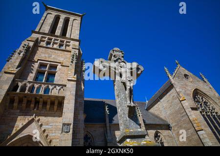 Saint-Yves village church with cemetery, Louannec, Cotes-d'Armor, Brittany, France Stock Photo