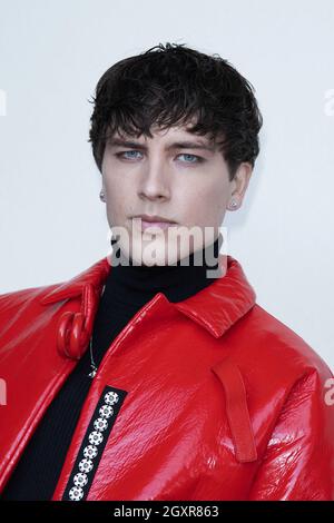Cody Fern attends the Louis Vuitton Womenswear Fall/Winter 2022/2023  News Photo - Getty Images