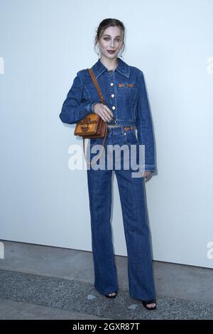 Emma Chamberlain - Louis Vuitton Fall Winter 22/23 fashion show in