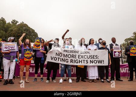Washington, DC, USA, 5 October, 2021.  Pictured: Voting rights activists rally at the White House, demanding that the Biden Administration take the lead on voting rights and pressure Congress to pass legislation protecting the right to vote.  Credit: Allison Bailey / Alamy Live News Stock Photo