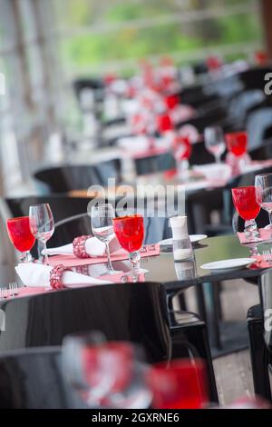 table setting at modern tropical restaurant Stock Photo