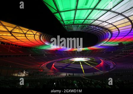 Overview interior, illuminated, illuminated, stadium interior. Stadium overview, UEFA EURO 2024 Logo and Brand Launch at Olympiastadion on October 05, 2021 in Berlin, Germany. Poolfoto/Alexander Hassenstein/Getty Images for DFB via Sven Simon Fotoagentur GmbH & Co. Pressefoto KG # Prinzess-Luise-Str. 41 # 45479 M uelheim/R uhr # Tel. 0208/9413250 # Fax. 0208/9413260 # GLS Bank # BLZ 430 609 67 # Account 4030 025 100 # IBAN DE75 4306 0967 4030 0251 00 # BIC GENODEM1GLS # www.svensimon.net. *** Local Caption *** BERLIN, GERMANY - OCTOBER 05: A general view of the UEFA EURO 2024 Logo and Br Stock Photo