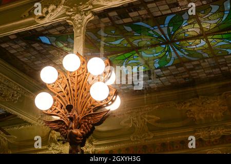 Art Nouveau Brasserie Julien restaurant Paris Stock Photo - Alamy