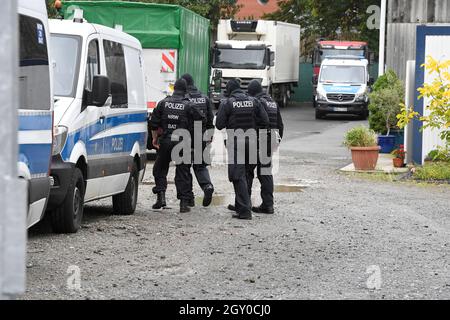 Duesseldorf, Germany. 06th Oct, 2021. Police officers search a building in the nationwide police operation against money laundering and terror financing. Credit: Roberto Pfeil/dp/dpa/Alamy Live News Stock Photo