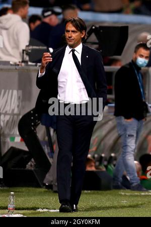 REGGIO NELL'EMILIA, ITALY - OCTOBER 02: Simone Inzaghi Head Coach of FC Internazionale looks on ,during the Serie A match between US Sassuolo v FC Internazionale at Mapei Stadium - Citta' del Tricolore on October 2, 2021 in Reggio nell'Emilia, Italy. (Photo by MB Media) Stock Photo