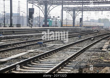 Rail tracks and trains in the Brussels South Railway Station Stock Photo