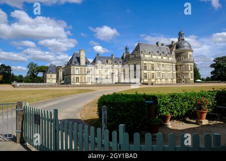 Frankreich, Saint-Florent-le-Vieil, 12.09.2021: das Chateau de Serrant in der französischen Ortschaft Saint-Georges-sur-Loire im Département Maine-et- Stock Photo