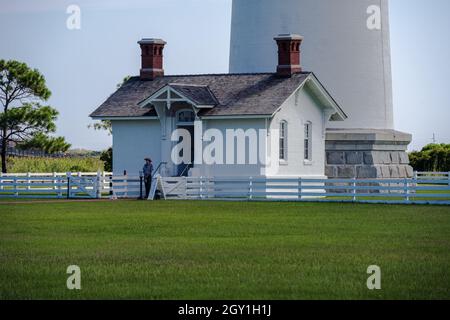 Bodie Island OBX, NC, USA -- August 9, 2021. A photo of the visitors center and a park ranger at  Bodie Island near the lighthouse. Stock Photo