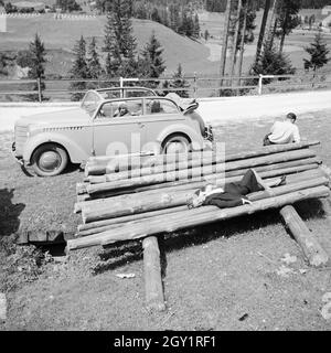 Mit dem Opel Olympia unterwegs in der Wachau in Österreich, Deutschland 1930er Jahre. On the road with an Opel model Olympia at the Wachau area in Austria, Germany 1930s. Stock Photo