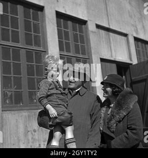 Auf einer Reise nach Island, hier: Familienfoto, Island 1930er Jahre. Travelling to Iceland, here: family photograph, Iceland 1930s. Stock Photo