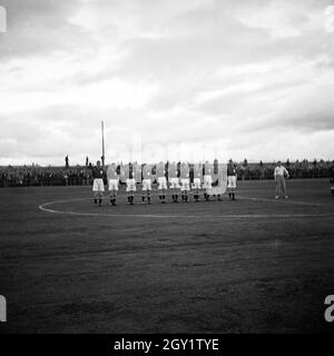 Auf einer Reise nach Island, hier: Fußballspiel, Island 1930er Jahre. Travelling to Iceland, here: football match, Iceland 1930s. Stock Photo