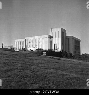 Auf einer Reise nach Island, hier: modernes Gebäude, Island 1930er Jahre. Travelling to Iceland, here: modern building, Iceland 1930s. Stock Photo