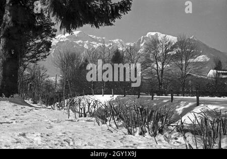 Unterwegs im Berchtesgadener Land, Deutschland 1940er Jahre. Around Berchtesgaden, Germany 1940s. Stock Photo