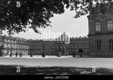 Der Ehrenhof des Neuen Schlosses in Stuttgart, Deutschland 1930er Jahre. The main courtyard of the New Palace in Stuttgart, Germany 1930s. Stock Photo