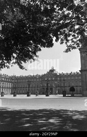 Der Ehrenhof des Neuen Schlosses in Stuttgart, Deutschland 1930er Jahre. The main courtyard of the New Palace in Stuttgart, Germany 1930s. Stock Photo