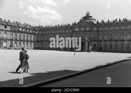 Der Ehrenhof des Neuen Schlosses in Stuttgart, Deutschland 1930er Jahre. The main courtyard of the New Palace in Stuttgart, Germany 1930s. Stock Photo