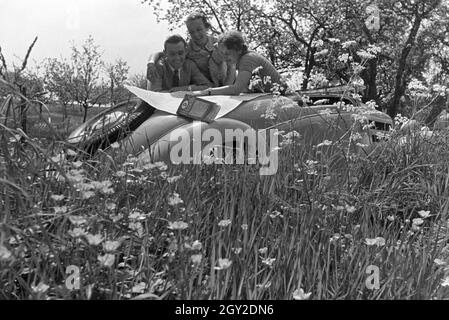 Ein Ausflug nach Hirschhorn am Neckar, Deutsches Reich 1930er Jahre. An excursion to Hirschhorn next to the Neckar; Germany 1930s. Stock Photo