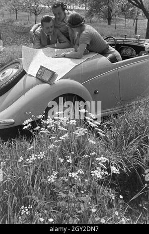 Ein Ausflug nach Hirschhorn am Neckar, Deutsches Reich 1930er Jahre. An excursion to Hirschhorn next to the Neckar; Germany 1930s. Stock Photo