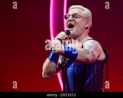 Edinburgh, Scotland, UK. 06th Oct, 2021. Erasure perform Live at the Edinburgh Usher Hall on Wednesday 6th October 2021 to promote their eighteenth studio album, The Neon   Band Members: Andy Bell and Vince Clarke Credit: Alan Rennie/Alamy Live News Stock Photo