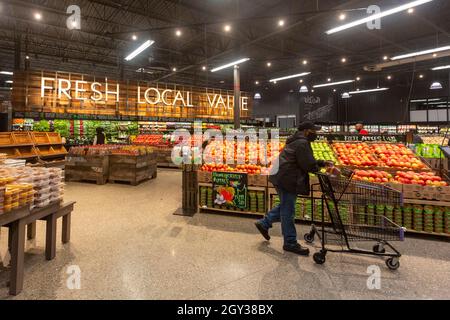 Detroit, Michigan - Rivertown Market, a smaller-format supermarket operated by the Meijer chain, is open in downtown Detroit. The store is one of only Stock Photo