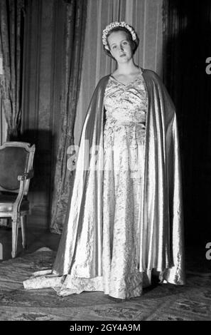 Die Prinzessin der Fastnacht in Mainz, Hildegard Kühne im Jahre 1938, zum hundertjährigen Jubiläum des Mainzer Carneval Verein (MCV). The princess of carnival in Mainz 1938, on the occasion of the 100th anniversary of the leading local carnival association. Stock Photo