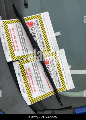 Gateshead UK: 26th Sept 2021: Multiple parking tickets on a car windscreen Stock Photo