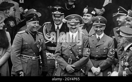 Adolf Hitler with Benito Mussolini of the honorary box of a parade, 1938. Besides them are from left: King of Italy Viktor Emanuel III, Joachim von Ribbentrop, Count Galeazzo Ciano, Joseph Goebbels, Heinrich Himmler and Rudolf Heß. [automated translation] Stock Photo