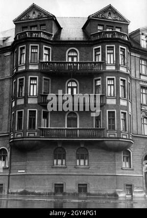 the apartment (adlph deutsch rare3点set) Adolf hitlers munich apartment hi-res stock photography and