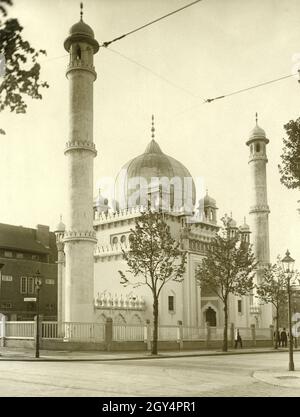 The photograph shows the first mosque in Berlin on Brienner Straße, which was opened in 1928. Undated, taken around 1930. [automated translation] Stock Photo