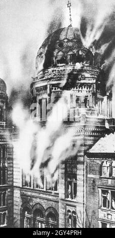 The picture shows the burning New Synagogue on Oranienburger Straße in Berlin-Mitte. The synagogue was severely damaged in a nighttime air raid on November 26, 1943. The photograph is presumably a retouch. [automated translation] Stock Photo