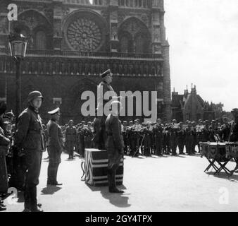 World War II: German military concert in front of Notre-Dame Cathedral in occupied Paris. [automated translation] Stock Photo