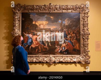 National Gallery, London UK. 7 October 2021. The National Gallery’s new exhibition Poussin and the Dance (9 Oct 2021-2 Jan 2022), co-organised with the J. Paul Getty Museum in L.A., shows wild, raucous and joyous scenes in over 20 works. Image: Gallery staff view Nicolas Poussin, The Adoration of the Golden Calf, (1633-4), The National Gallery, London. Credit: Malcolm Park/Alamy Live News Stock Photo