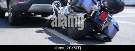 Motorcycle crashed into back of vehicle in front of it Stock Photo