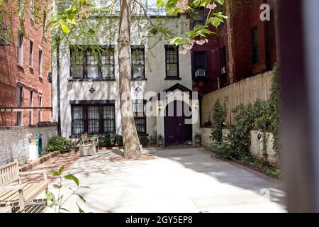 New York, NY, USA - Oct 6, 2021: Small Conservative synagogue at 11 E 11th St Stock Photo