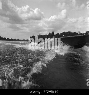 Original-Unterschrift: Sturmboote in voller Fahrt, Deutschland 1940er ...