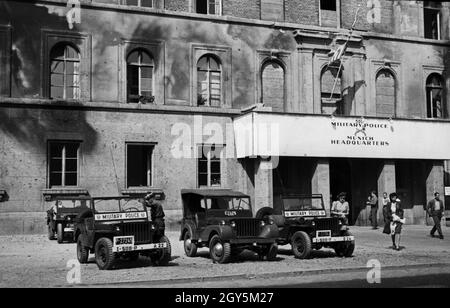 Eingang zum Hauptquartier der amerikanischen Militärpolizei am Odeonsplatz, Ludwigstraße in München, Deutschland 1940er Jahre. Entrance of Munich headquarters of American military police at Ludwigstrasse street, near Odeonsplatz square, Germany 1940s. Stock Photo