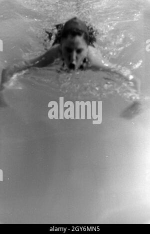 Die Weltmeisterin Anni Kapell bei ihrem Training, Deutsches Reich 1941. World champion Anni Kapell at her workout, Germany 1941 Stock Photo