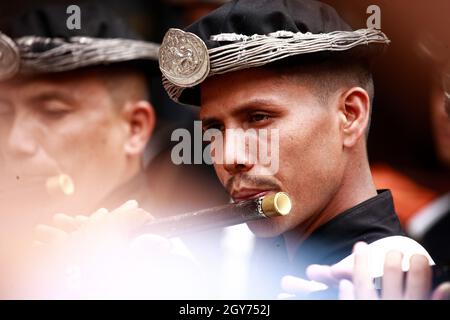 Bhaktapur, Bagmati, Nepal. 7th Oct, 2021. Nepalese Army Personnels of Gurujuko Paltan plays traditional instruments during Ghatasthapana, first day of Dashain Festival at Basantapur Durbar Square, Kathmandu.Oct 7 2021 The biggest religious festival of Hindus in Nepal. Credit: Amit Machamasi/ZUMA Wire/Alamy Live News Stock Photo