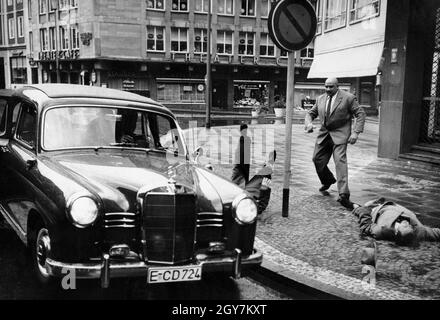 La valse du gorille Gorilla's Waltz  Year: 1959 - France Director: Bernard Borderie Michel Thomass Stock Photo