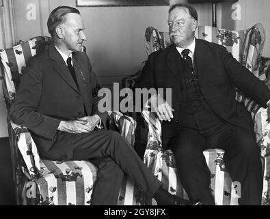 U.S. President Calvin Coolidge and Chief Justice and former U.S. President William Howard Taft, seated Portrait, Washington, D.C., USA, Harris & Ewing, 1923 Stock Photo