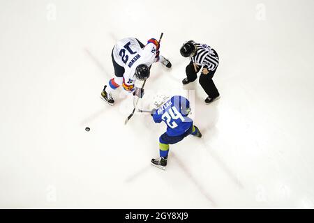 Republic of Korea’s Kim Hee-won and Slovenia’s Ursa Pazlar (right) battle for the puck during the Beijing 2022 Olympics Women's Pre-Qualification Round Two Group F match at the Motorpoint Arena, Nottingham. Stock Photo