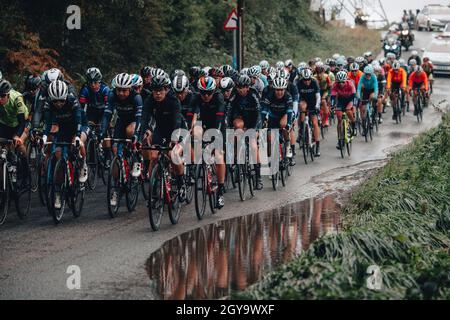 Walsall, UK. 5th October 2021, AJ Bell Womens Cycling Tour, Stage 2, Walsall to Walsall. The peloton in the rain. Credit: Action Plus Sports Images/Alamy Live News Stock Photo