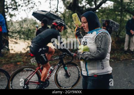 Walsall, UK. 5th October 2021, AJ Bell Womens Cycling Tour, Stage 2, Walsall to Walsall. Soigneur. Credit: Action Plus Sports Images/Alamy Live News Stock Photo